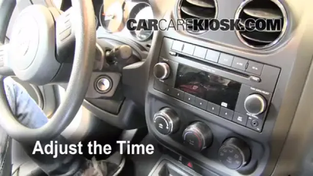 2011 Jeep Compass 2.4L 4 Cyl. Horloge Régler l'horloge